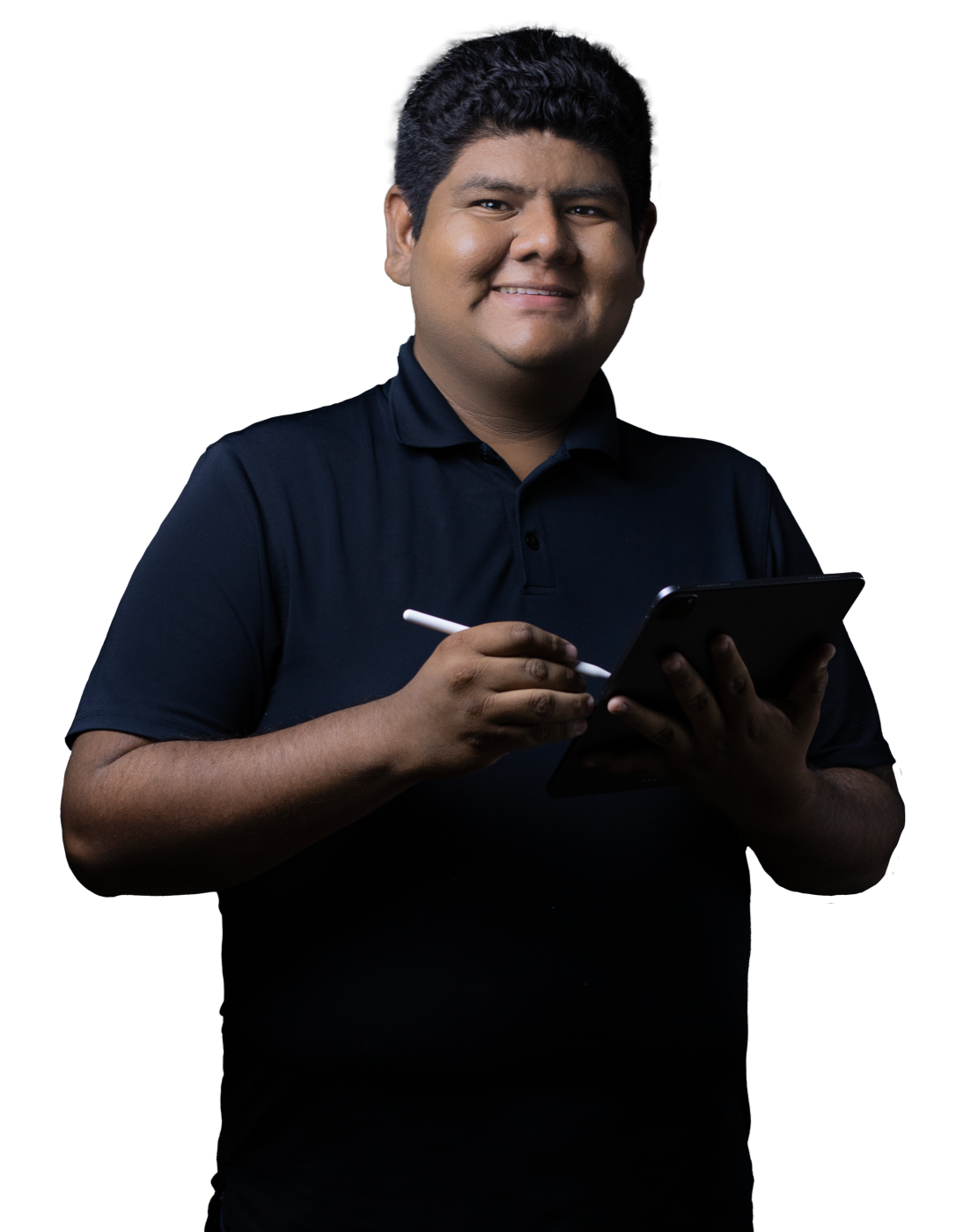 Sebastian Rivera, CEO de Detodo Importaciones, revisando una importación en tablet
